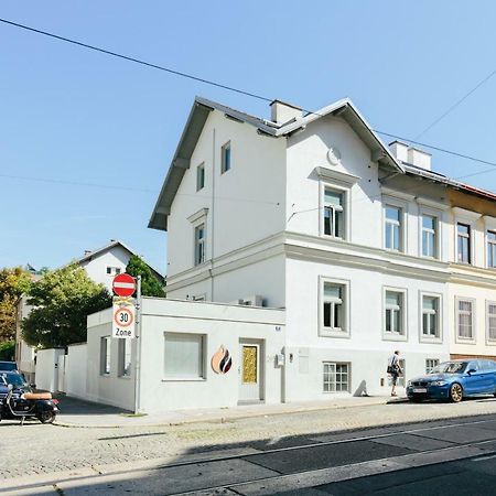 The Newpast Apartments Wina Bagian luar foto